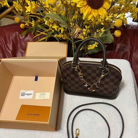 Louis Vuitton Alma BB Damier Ebene - Picture 3 of 16